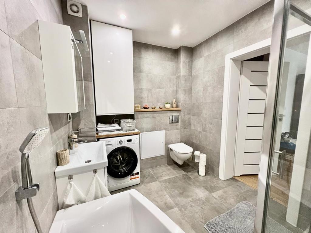 Apartament Przy Kopalni Srebra Тарновськє-Гури Екстер'єр фото