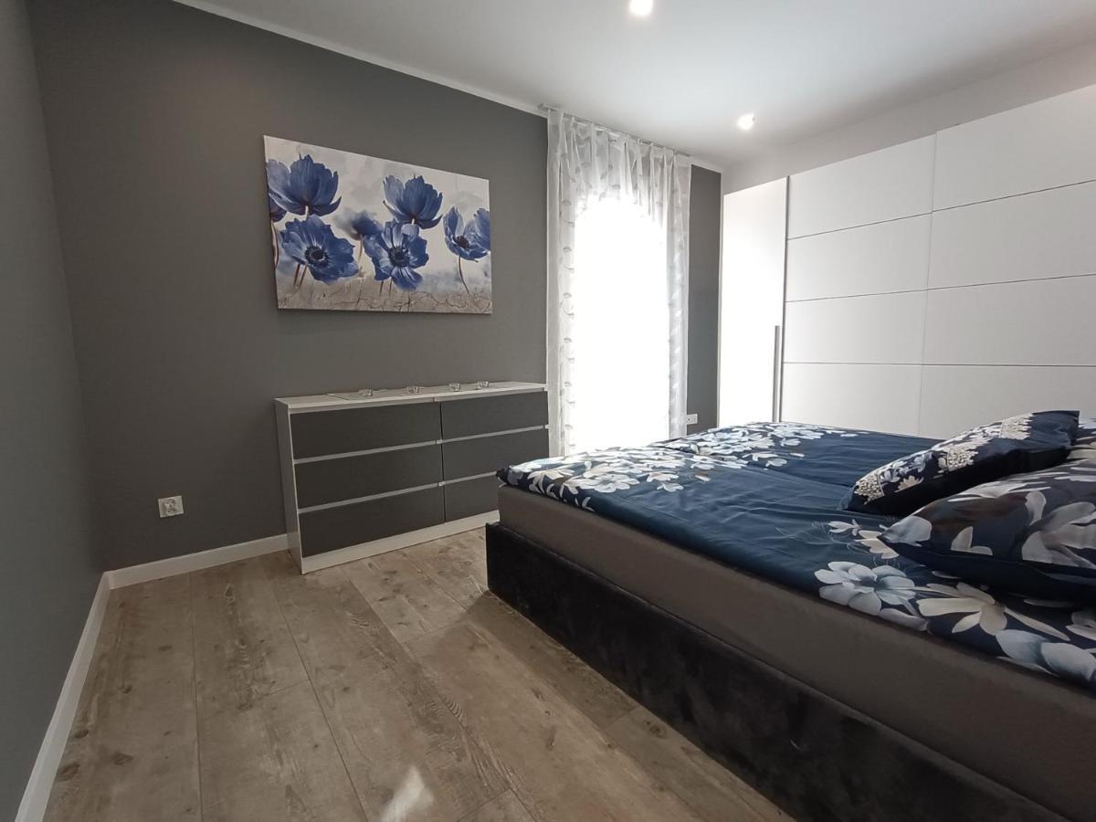 Apartament Przy Kopalni Srebra Тарновськє-Гури Екстер'єр фото