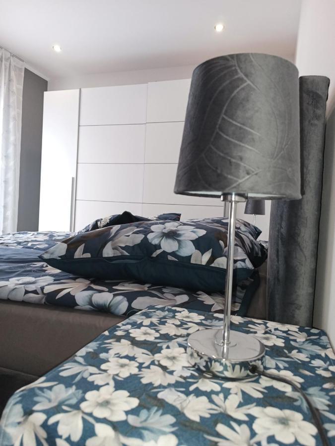 Apartament Przy Kopalni Srebra Тарновськє-Гури Екстер'єр фото